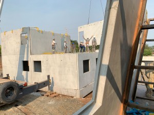 Mão de obra que atua na montagem das estruturas de concreto precisa ser qualificada e recebe constante treinamento Crédito: BPM Pré-Moldados