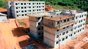 Tecnologia de paredes de concreto começou a ser utilizada no Minha Casa Minha Vida e migrou para prédios de alto padrão.  Crédito: prefeitura de Caratinga-MG 