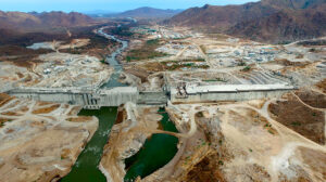 Comparada com Itaipu e Três Gargantas, a maior hidrelétrica africana pode ser considerada de “porte médio” Crédito: WeBuild Group