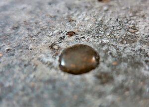 Uma das características da reação álcali-agregado é a formação de um gel na estrutura de concreto, fruto do avanço da corrosão Crédito: Banco de ImagensCrédito: Getty Images