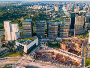 Complexo Parque da Cidade, em São Paulo-SP: uso de elementos pré-moldados em edifícios comprova tendência de verticalização da construção industrializada do concreto Crédito: Matec