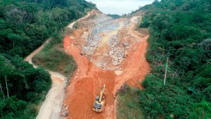 Atualmente, consórcio de empreiteiras trabalha na detonação de rochas no município de Biguaçu-SC, por onde vai passar o trecho sul do contorno Crédito: Arteris
