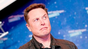 Elon Musk: CEO da Tesla atua em frentes que vão desde enviar humanos a Marte até pesquisas com concretos especiais Crédito: Tesla