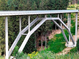 Na Áustria, na cidade de Völkermarkt, foi construída a 1ª ponte em arco do mundo com concreto UHPC Crédito: ZKP