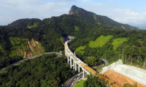 Além de 5 túneis, duplicação do trecho de serra da Rodovia dos Tamoios conta com 11 obras de arte, que incluem 9 viadutos Crédito: Concessionária Tamoios