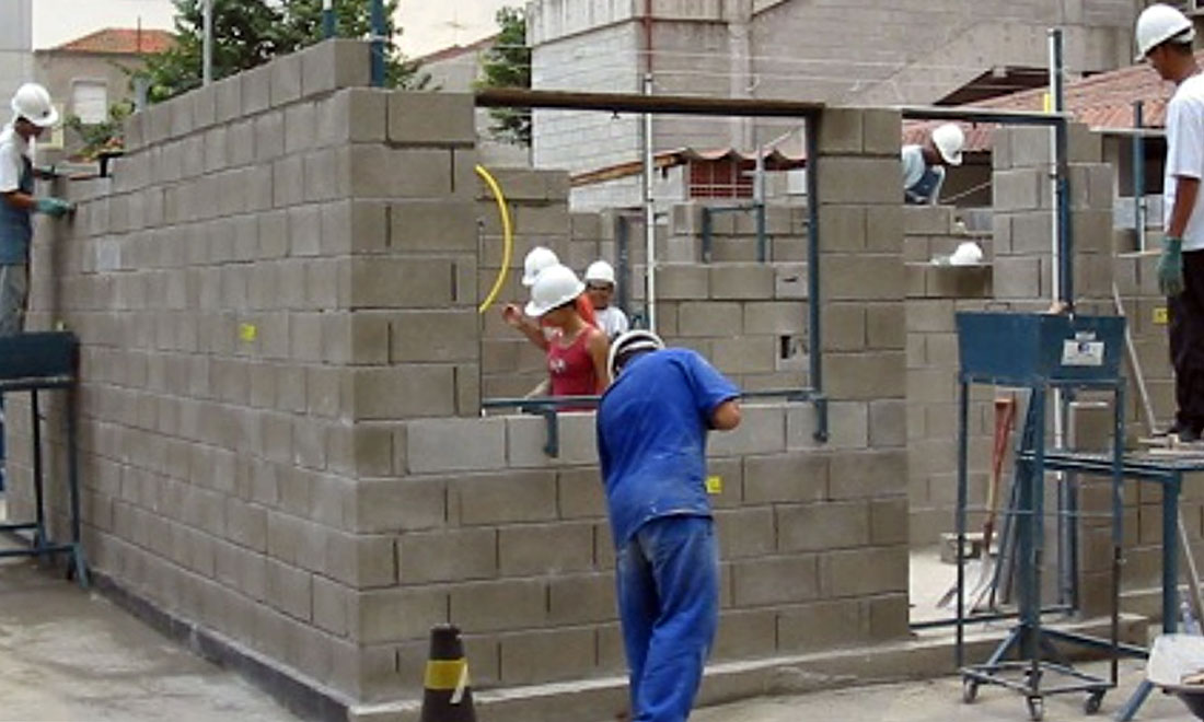 Casa do Construtor Limeira - Brasil, Perfil profissional