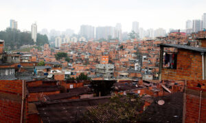 Paraisópolis, em São Paulo-SP: exemplo de que 85% das construções habitacionais brasileiras não possuem assistência técnica de arquitetos e engenheiros civis Crédito: Rovena Rosa/Agência Brasil
