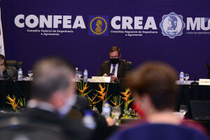 Presidente do Confea/CREA, o engenheiro civil Joel Krüger, realizou trabalho de convencimento no Congresso Nacional para manter o piso salarial da categoria Crédito: Confea/CREA