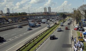 Trecho urbano da Via Dutra na cidade de São Paulo-SP: nova concessão da rodovia prevê mais de 400 obras estruturais Crédito: Marcelo Camargo/Agência Brasil