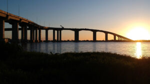 Ponte do Guaíba: construção é emblemática para o setor da industrialização do concreto e projeto estrutural recebeu prêmio da ABECE Crédito: DNIT