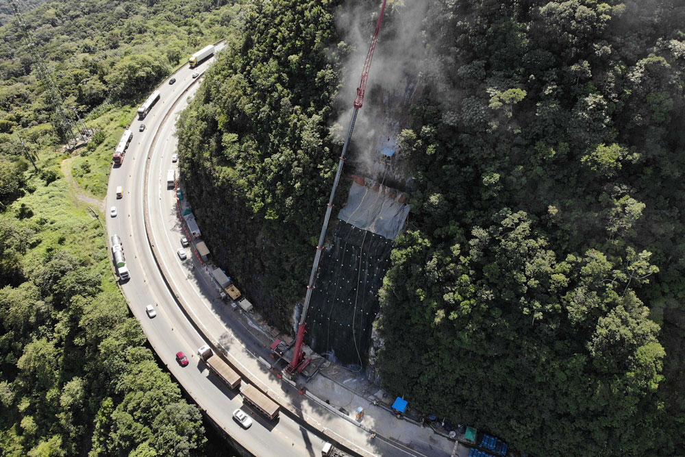 Obras de contenção na encosta da BR-277, no Paraná, são concluídas