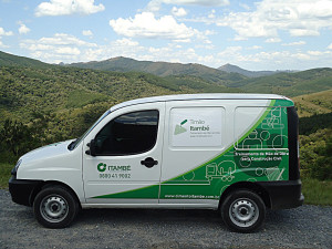 Veículo personalizado para o programa Timão transporta a equipe para empresas e universidades