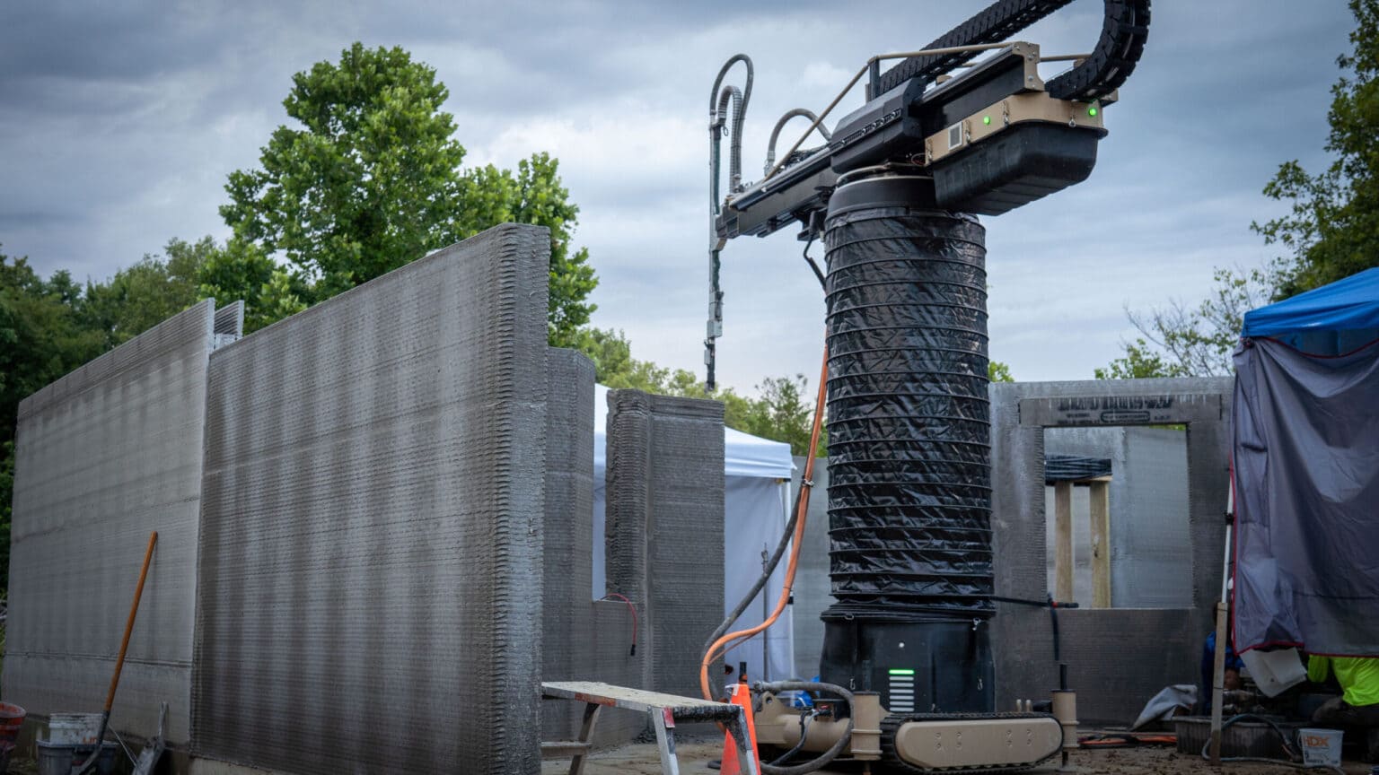 Construção 3D revoluciona setor com casas erguidas no próprio canteiro de obras e sistemas modulares