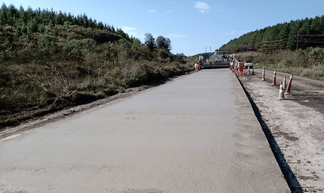 Whitetopping ultradelgado amplia durabilidade de vias urbanas e reduz custos de manutenção