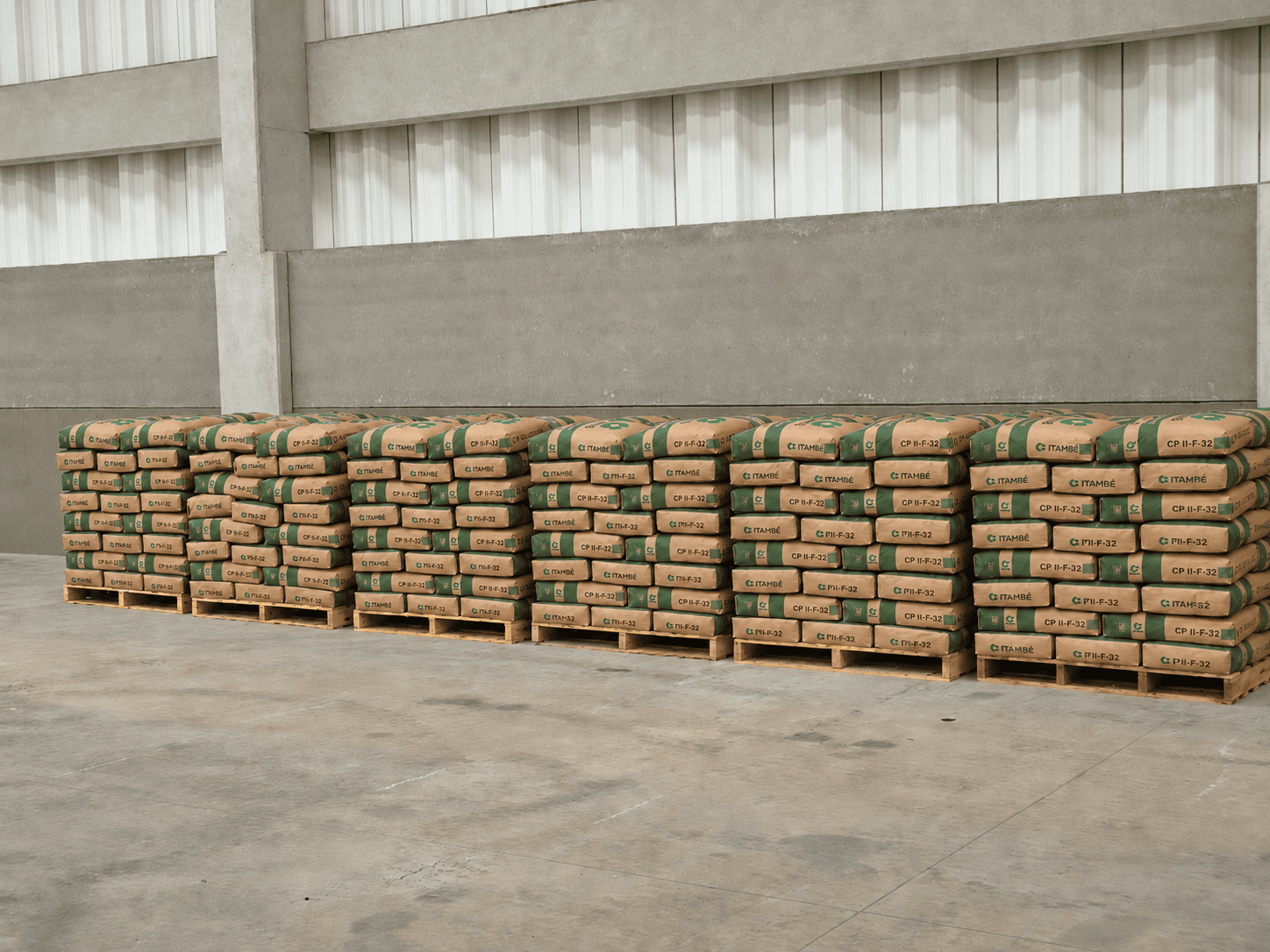 Pré-hidratação e compactação do cimento Portland ensacado